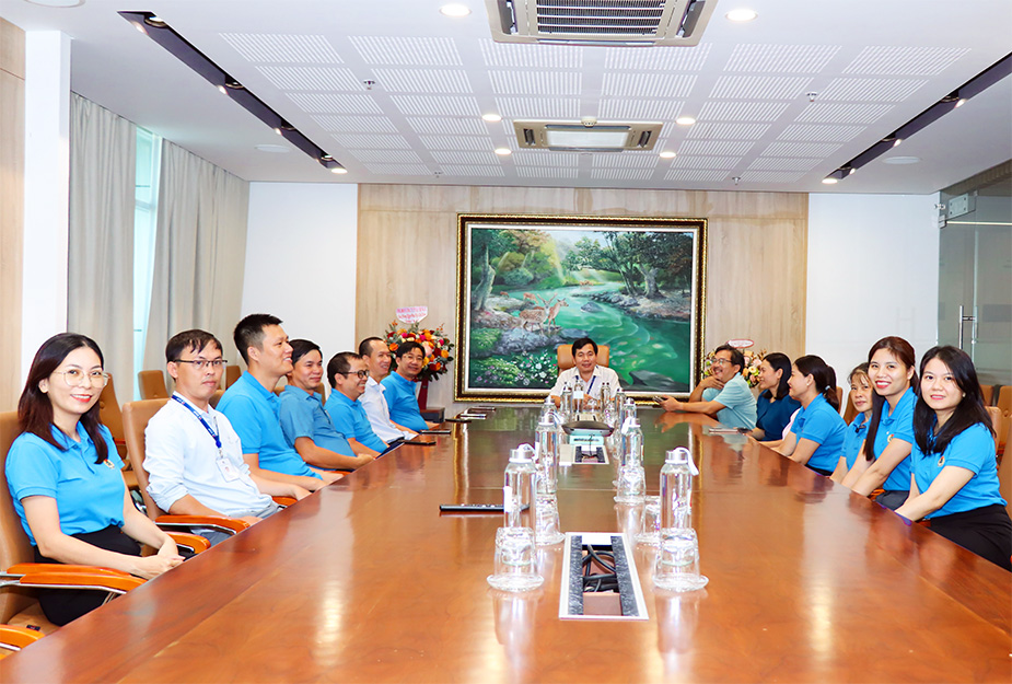 C47 Leaders Meets Female Staffs on the Vietnamese Women's Day, October 20th